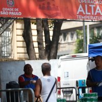 Imagem referente a Prefeitura de São Paulo remonta tendas para dias de alta temperatura