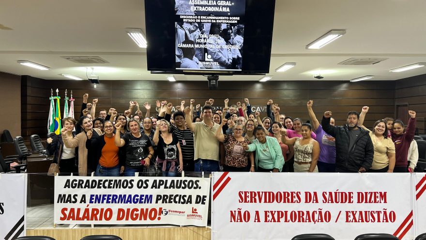 Servidores da enfermagem deflagram greve durante assembleia do Sismuvel na Câmara