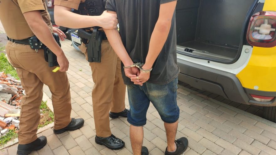 Homem é preso com mandado de furto em aberto