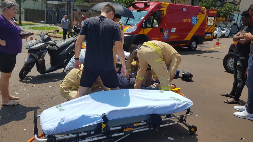 Motociclistas ficam gravemente feridos em acidente de trânsito no Coqueiral