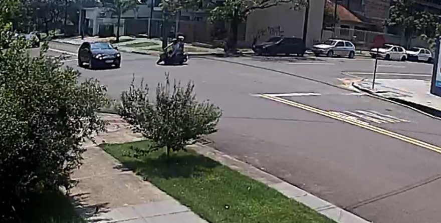 Câmera flagra acidente que deixou motociclistas em estado grave no Coqueiral