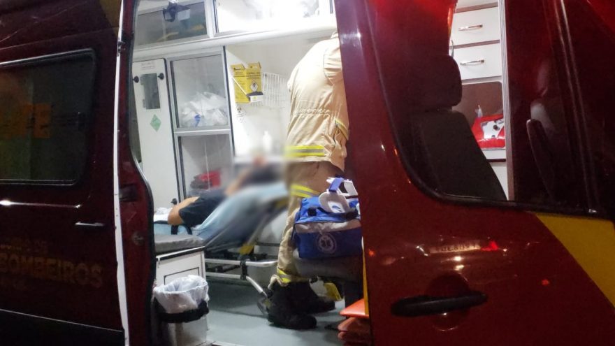 Jovem motociclista fica ferido em acidente de trânsito na Rua Manaus