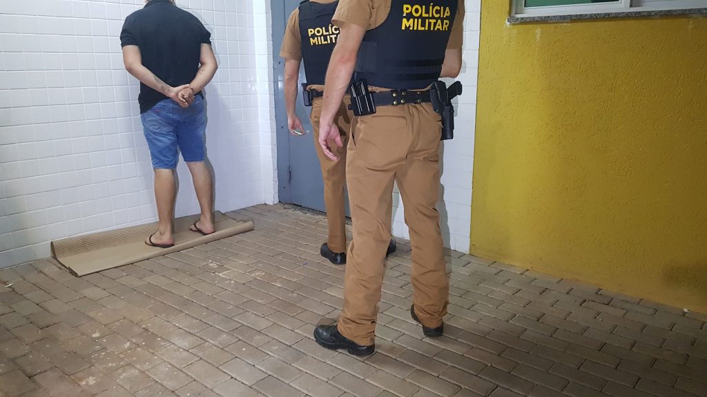 Homem vai até bar onde estava a ex, agride e ameaça pessoas e acaba detido no Nova Cidade