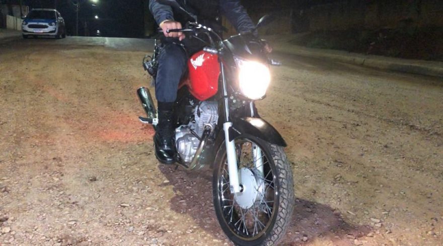 Adolescente foge de blitz com moto, é perseguido e acaba detido pela GM