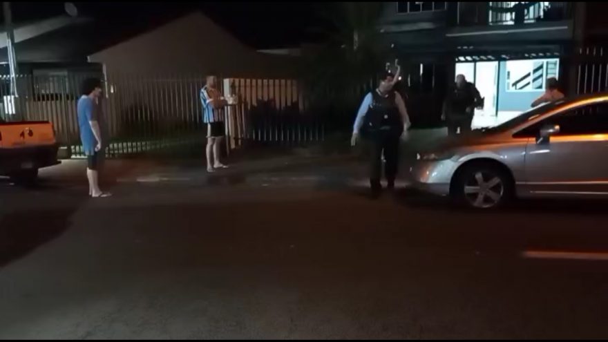 Populares percebem que vizinha estava sendo agredida, invadem residência e detêm agressor