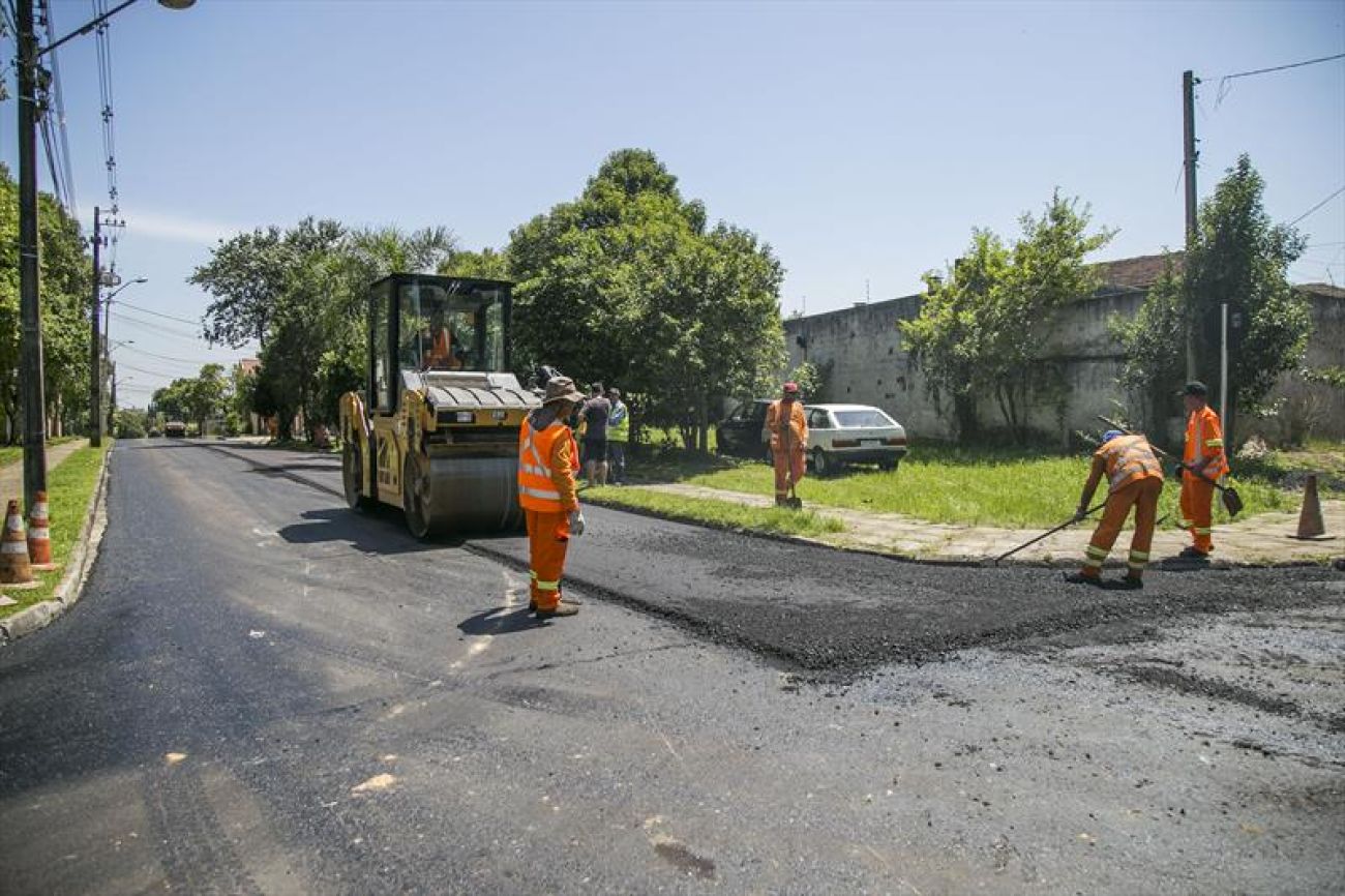 Bairros de Curitiba têm obras de pavimentação, drenagem e construção de equipamentos nos bairros Imagem referente a Bairros de Curitiba têm obras de pavimentação, drenagem e construção de equipamentos nos bairros