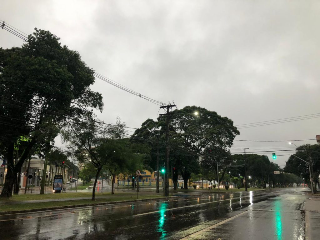 Feriado deve ser de clima instável com risco de temporais em Cascavel