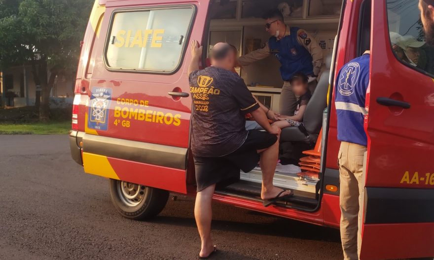 Menina de 5 anos é socorrida pelo Siate após acidente no Santa Cruz