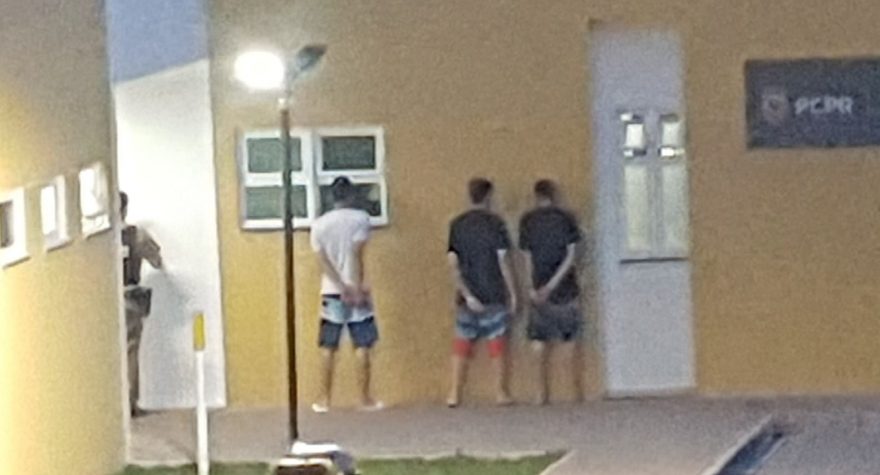 Três indivíduos em posse de cocaína são detidos pela Polícia Militar