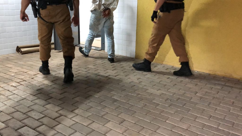 Jovem é detido e tem motocicleta apreendida no bairro Alto Alegre