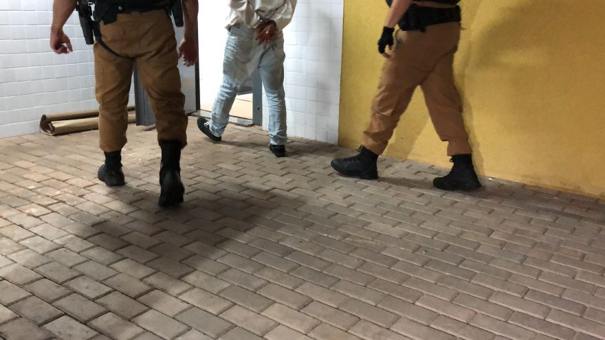 Jovem é detido e tem motocicleta apreendida no bairro Alto Alegre