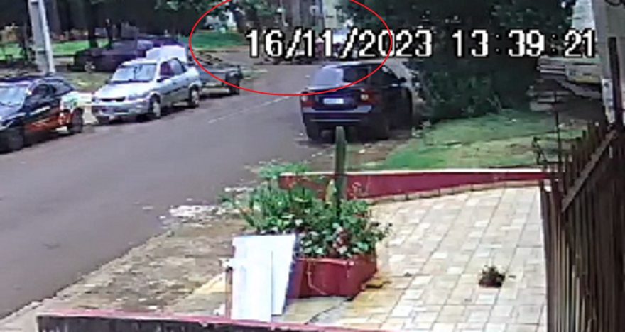 Vídeo mostra casal sendo arremessado em acidente no Floresta