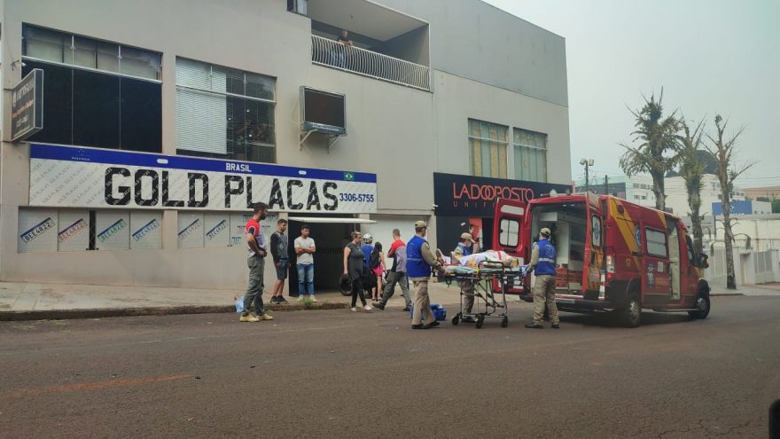 Mulher fica ferida em acidente entre duas motos no Pacaembu