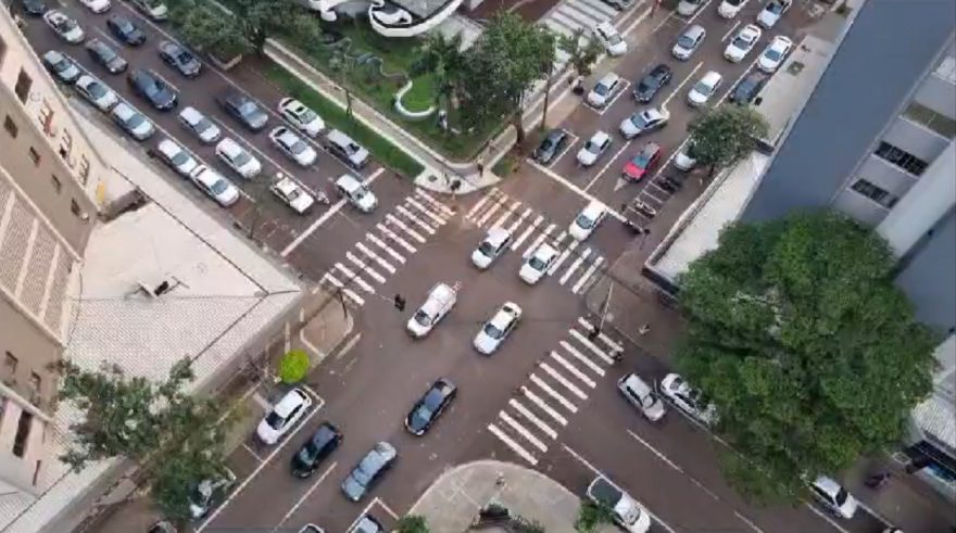 Caos no Centro: Fechamento de ruas deixa congestionamentos gigantescos