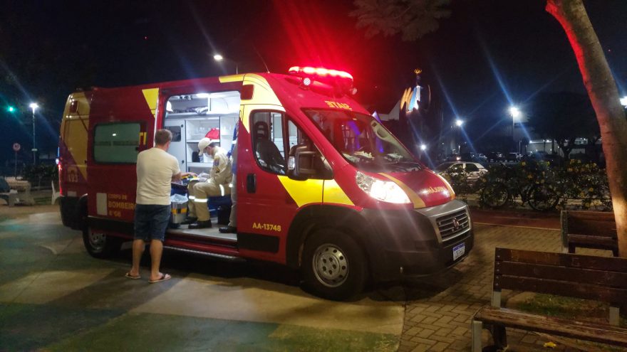 Homem fica ferido ao cair de bicicleta em frente à Catedral
