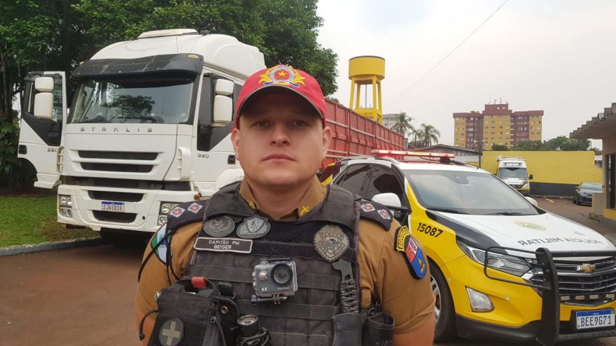 Carreta carregada com cigarros contrabandeados é apreendida pelo BPRv