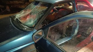 Homem é morto com golpes de arma branca no Santa Felicidade e tem o carro destruído