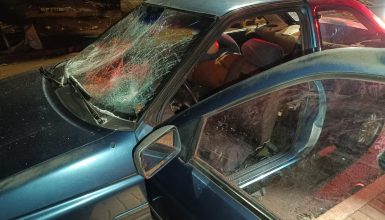 Imagem referente a Homem é morto com golpes de arma branca no Santa Felicidade e tem o carro destruído