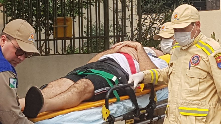 Ao realizar manutenção na casa da mãe, homem sofre queda de três metros e fica ferido