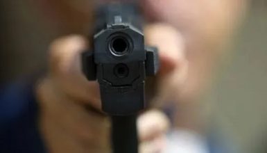 Imagem referente a Bandidos armados assaltam motorista de aplicativo e roubam veículo em Cascavel