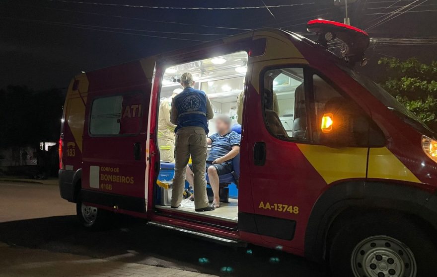 Homem fratura o dedo enquanto tentava arrumar correia da motocicleta