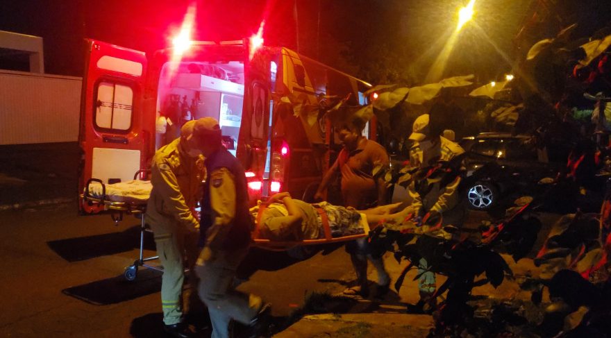 Porta de guarda-roupa cai sobre cabeça de menino e Siate é mobilizado