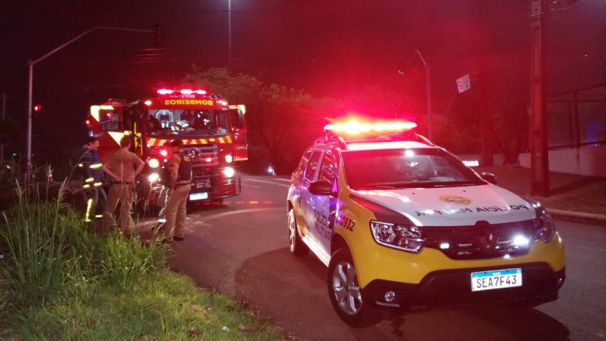 Incêndio atinge quarto de imóvel desocupado na Tancredo Neves