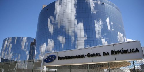 PGR denuncia deputado por racismo contra Almeida e injúria contra Lula Imagem referente a PGR denuncia deputado por racismo contra Almeida e injúria contra Lula
