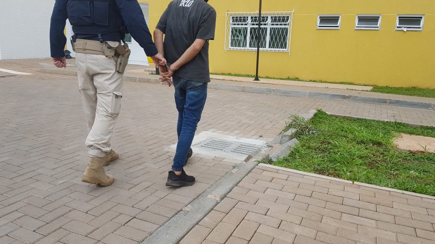 Homem em posse de Corsa furtado é preso pela PRF