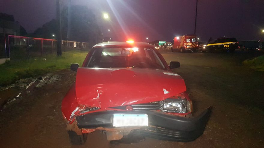 Colisão entre Gols deixa homem ferido no Trevo da Portal