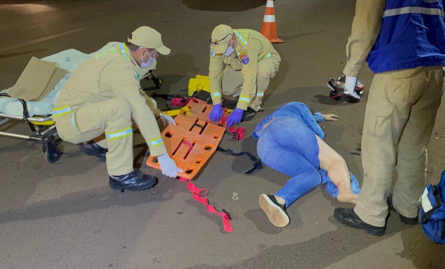 Motociclista quebra a perna em grave acidente na Avenida Tito Muffato