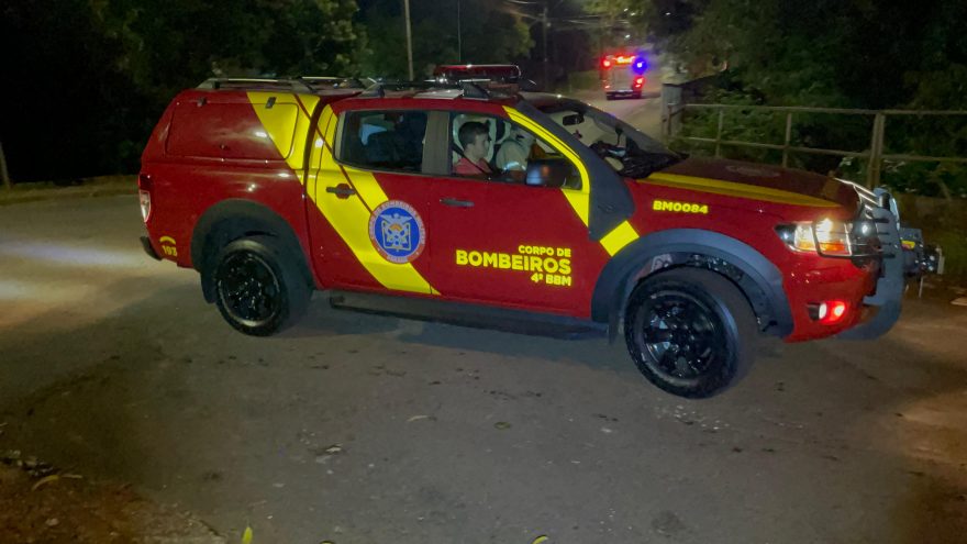 Corpo de Bombeiros é mobilizado para combater incêndio na Vila Tolentino