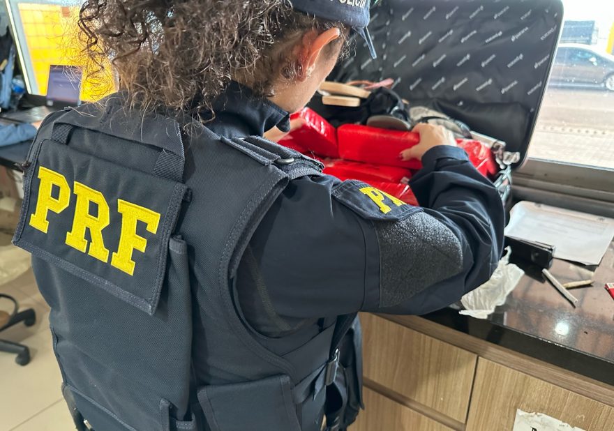 Adolescente é apreendida pela PRF por falsidade ideológica e tráfico de drogas