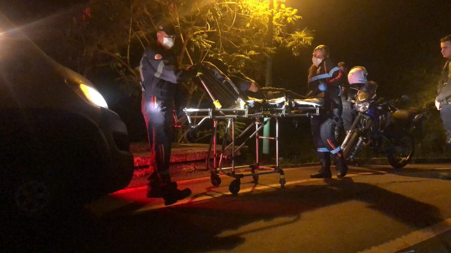 Sob o efeito de entorpecentes, homem corre no Lago e ameaça populares