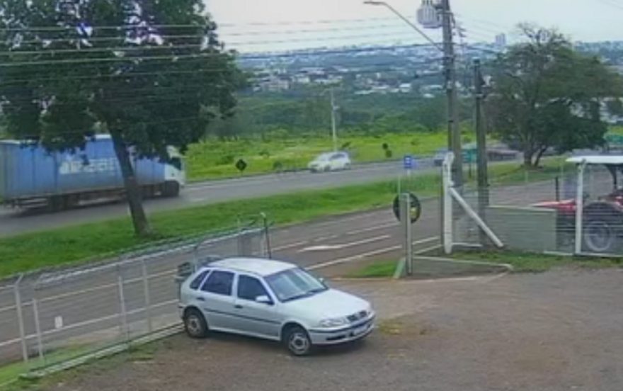 Câmera mostra momento em que homem é atropelado na BR-277