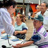 Saúde promove ações em alusão ao Novembro Azul no calçadão de Londrina