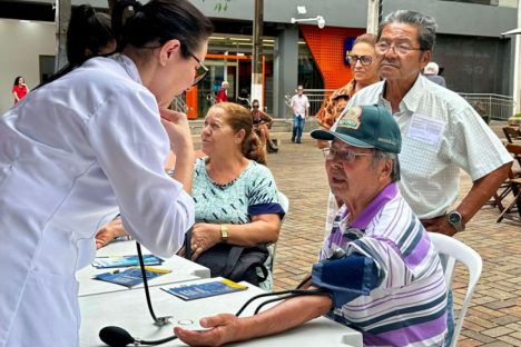 Imagem referente a Saúde promove ações em alusão ao Novembro Azul no calçadão de Londrina