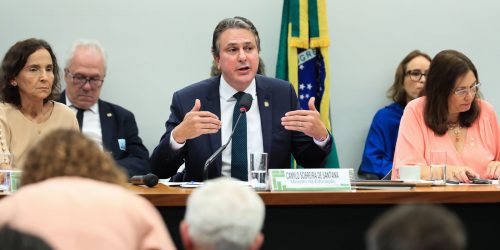 Imagem referente a Questões do Enem não têm interferência do governo, garante ministro