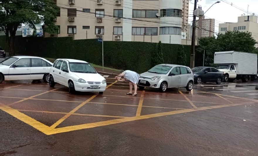 Colisão entre Corsa e Fiesta é registrada no Centro