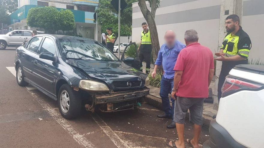 Acidente entre Astra e Blazer é registrado no Centro