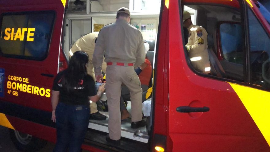 Mulher agredida pela ex-nora é socorrida pelo Siate na Rua Suyas