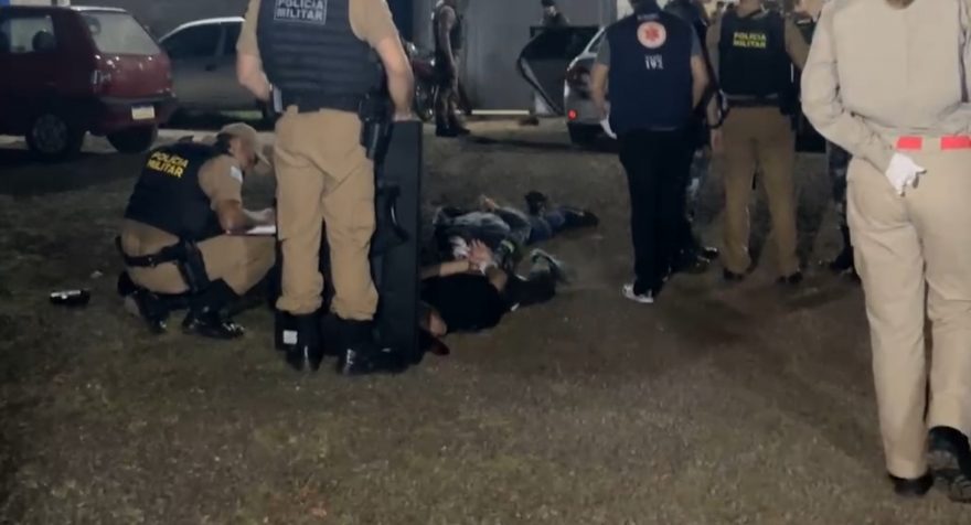 Assalto com reféns termina com troca de tiros e marginais presos em Foz