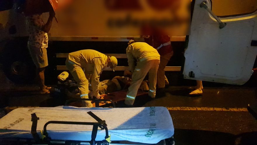 Ciclista sofre suspeita de fratura após acidente no Santa Felicidade