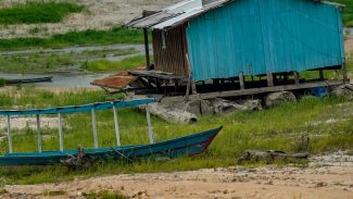 Ribeirinhos no Amazonas reclamam de falta de assistência durante seca