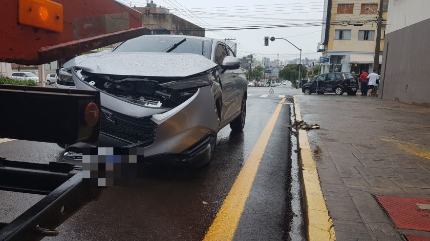 Meriva e Honda HRV se envolvem em acidente no Centro