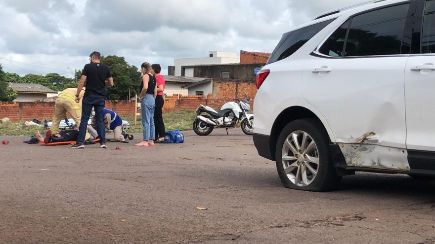 Forte colisão deixa motociclista ferido no Maria Luiza