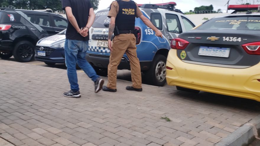 Homem é detido pela PM suspeito de participação em roubo no Country