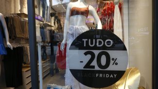 Federação dos bancos dá dicas de como evitar golpes na Black Friday Federação dos bancos dá dicas de como evitar golpes na Black Friday