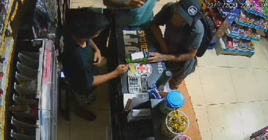 Cartão furtado em bolsa no Country é usado em conveniência