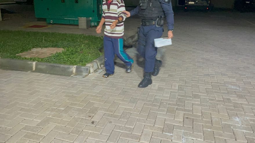 Homem é detido após descumprir medida protetiva no bairro Cataratas